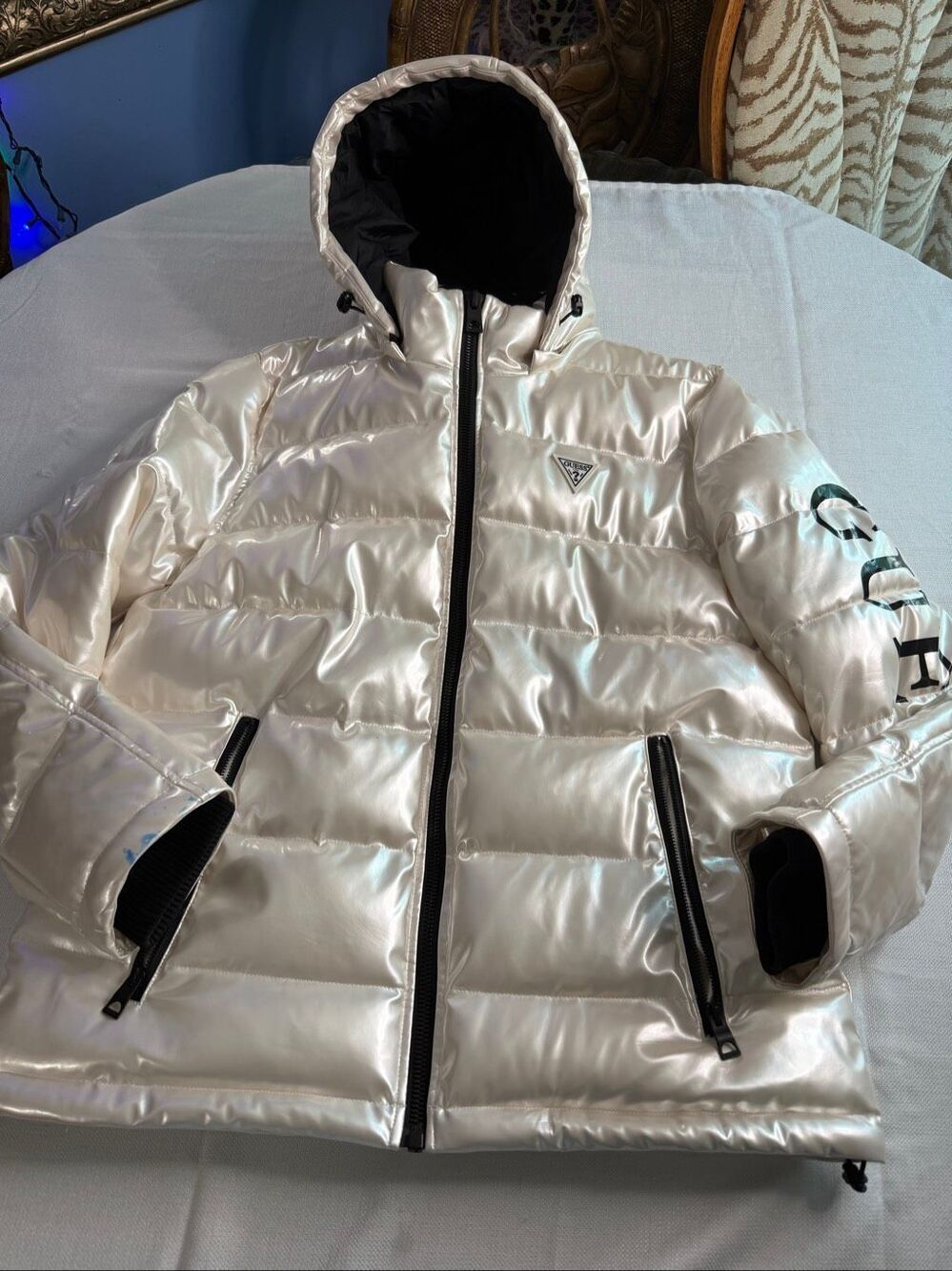GUESS Men’s Holographic Hooded Puffer Jacket White GRAPHITE Shine Glossy Large